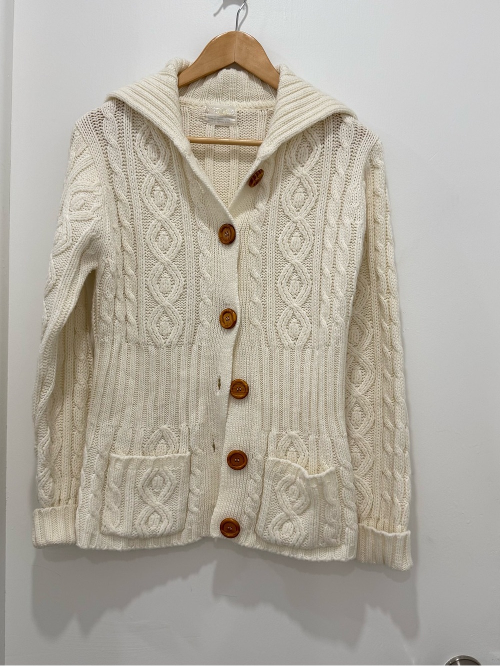 Vintage Exclusive Imports 100% virgin acrylic Cable Knit Cardigan Cream Sz M